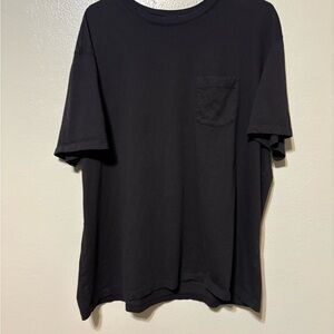 2 Men’s Roundtree & Yorke Short Sleeve soft Tees. 1 black and 1 yellow. Size XL